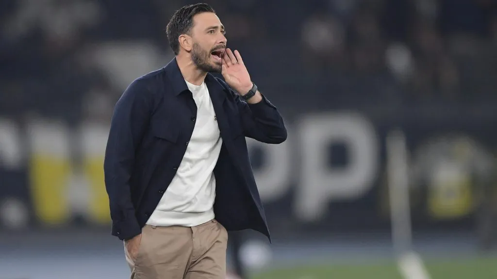 Davide Ancelotti orientando os jogadores – Foto: Thiago Ribeiro/AGIF