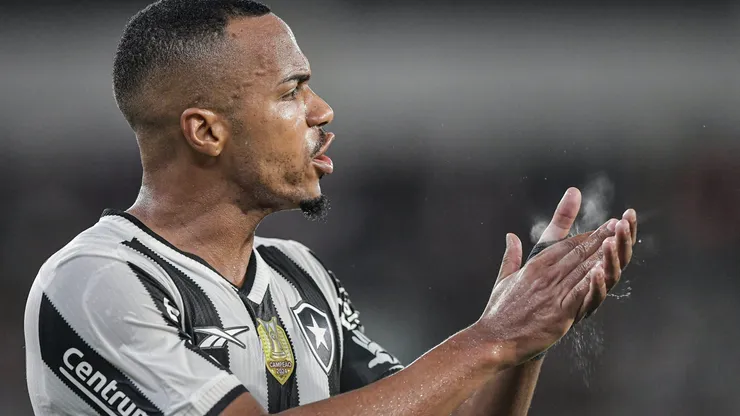 O Botafogo recebeu uma proposta oficial do Mundo Árabe por Marlon Freitas, mas os valores não animaram.