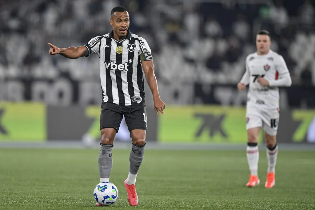 Marlon Freitas tem contrato até o fim da próxima temporada com o Botafogo. Foto: Thiago Ribeiro/AGIF