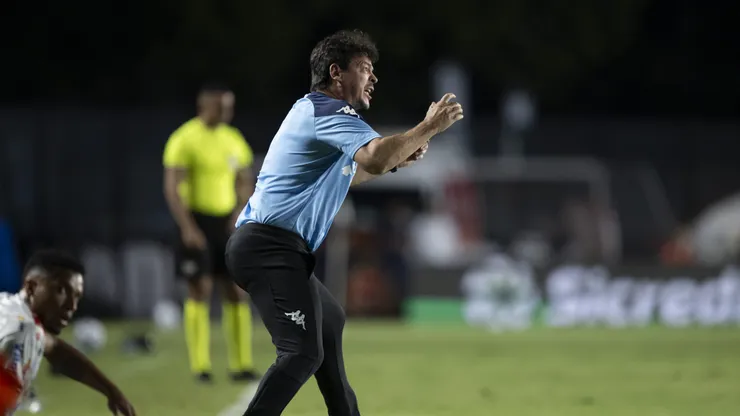 Fernando Diniz técnico do Vasco durante partida contra o Operário no estadio Sao Januario pelo campeonato Copa Do Brasil 2025. Foto: Thiago Ribeiro/AGIF