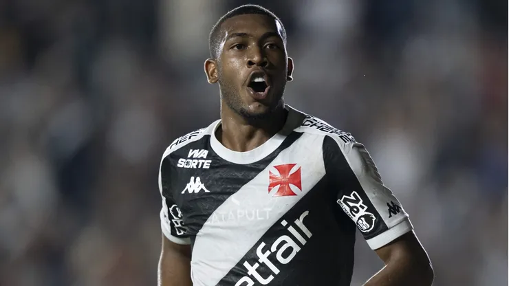 Belo gol de Rayan contra o Inter arrancou elogios da torcida do Vasco