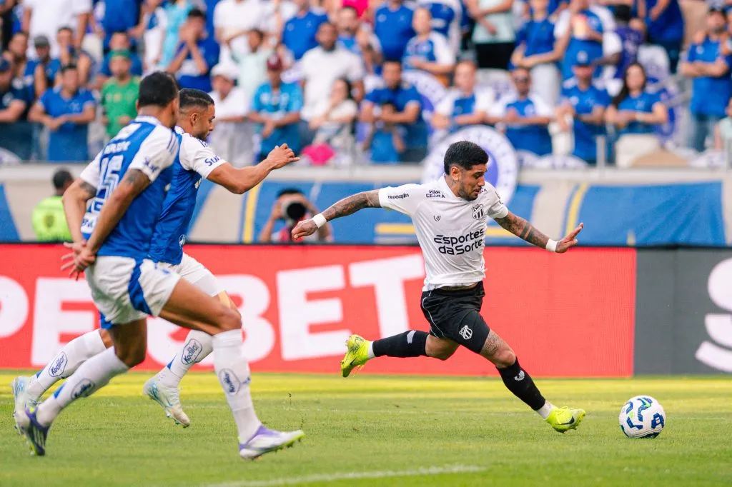 Galeano marcou duas vezes e Ceará vence o Cruzeiro de virada no Mineirão. Foto: Alessandra Torres/AGIF