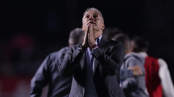 Hernan Crespo técnico do Sao Paulo comemora gol de sua equipe durante partida contra o Corinthians no estadio Morumbi pelo campeonato Brasileiro A 2025. Foto: Ettore Chiereguini/AGIF