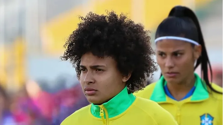 Vitoria Yaya, meia do Corinthians que está atuando também pela Seleção Brasileira sofreu um trauma no olho recentemente que preocupou os torcedores