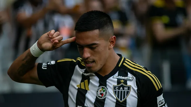 Cuello jogador do Atletico-MG comemora seu gol durante partida contra o Botafogo no estadio Mineirao pelo campeonato Brasileiro A 2025. Foto: Fernando Moreno/AGIF