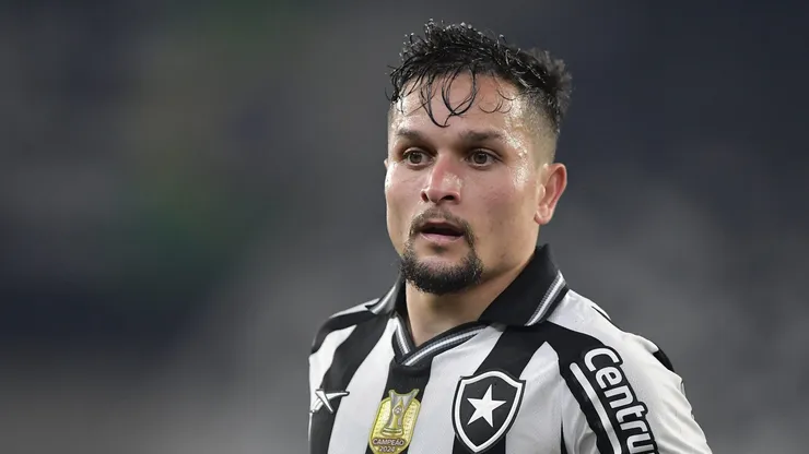 Artur jogador do Botafogo durante partida. Foto: Thiago Ribeiro/AGIF