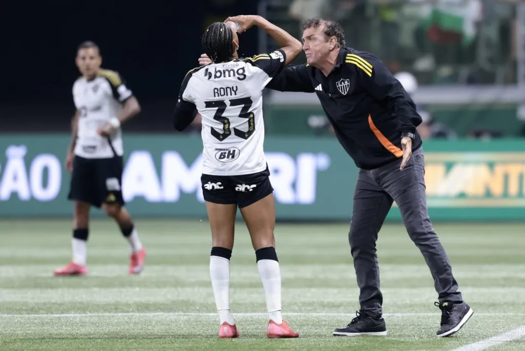 Cuca técnico do Atletico-MG e Rony – Foto: Marcello Zambrana/AGIF