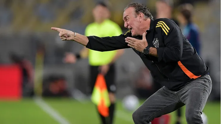 Cuca técnico do Atlético-MG durante partida contra o Flamengo - Foto: Thiago Ribeiro/AGIF