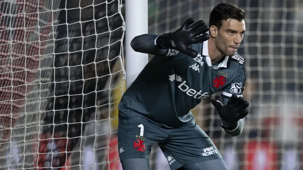 Léo Jardim foi expulso corretamente, segundo PC Oliveira –  Foto: Jorge Rodrigues/AGIF