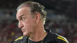 RJ - RIO DE JANEIRO - 27/07/2025 - BRASILEIRO A 2025, FLAMENGO X ATLETICO-MG - Cuca tecnico do Atletico-MG durante partida contra o Flamengo no estadio Maracana pelo campeonato Brasileiro A 2025.