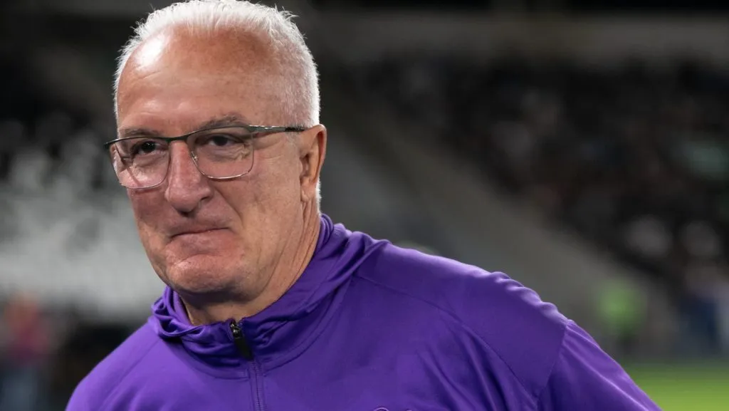 Dorival Júnior sorridente. Foto: Jorge Rodrigues/AGIF