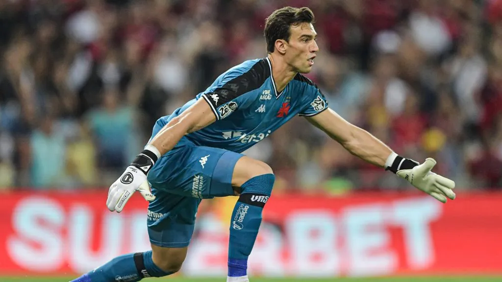 Léo Jardim é um dos principais destaques do Vasco nesta temporada – Foto: Thiago Ribeiro/AGIF