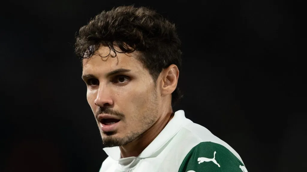 Raphael Veiga jogador do Palmeiras durante partida contra o Fluminense no estadio Maracana pelo campeonato Brasileiro A 2025.