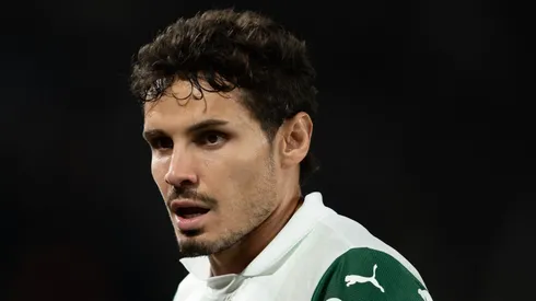 RJ - RIO DE JANEIRO - 23/07/2025 - BRASILEIRO A 2025, FLUMINENSE X PALMEIRAS - Raphael Veiga jogador do Palmeiras durante partida contra o Fluminense no estadio Maracana pelo campeonato Brasileiro A 2025.