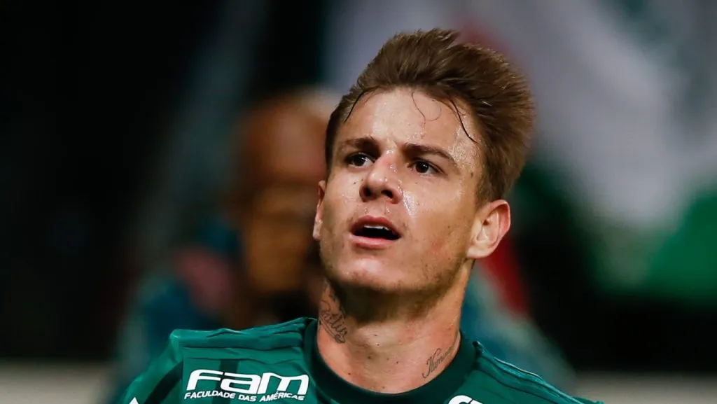 Foto: Alexandre Schneider/Getty Images – Róger Guedes, ex-Corinthans, Palmeiras e Atlético, pode ser o grande reforço do Grêmio em 2025.