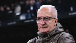 Dorival Júnior tem contrato até 2026 no Timão.