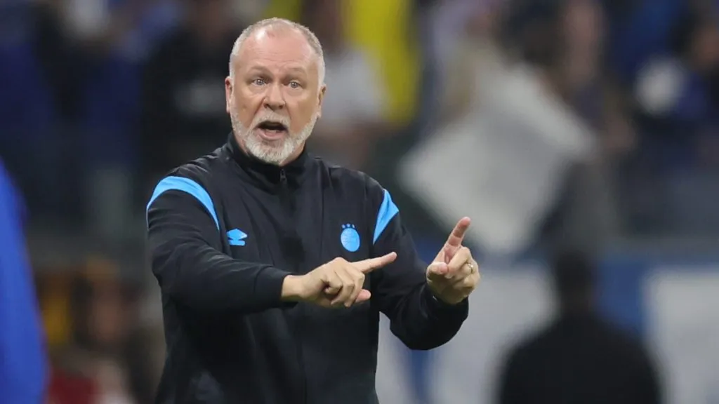 Mano Menezes no comando técnico do Grêmio – Foto: Gilson Lobo/AGIF