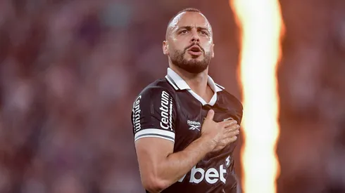 Arthur Cabral comemorando gol pelo Botafogo. Foto: Thiago Ribeiro/AGIF