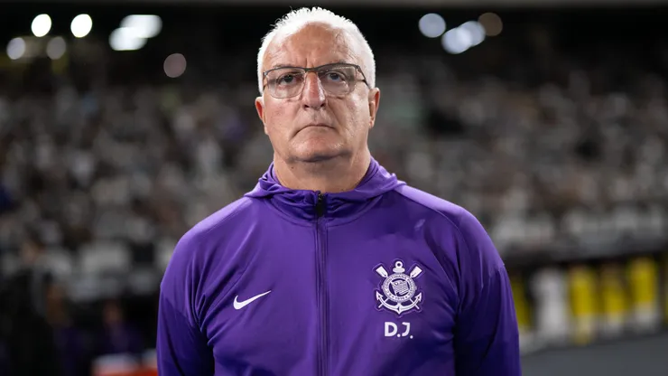 Dorival Junior tecnico do Corinthians durante partida contra o Botafogo no estadio Engenhao pelo campeonato Brasileiro A 2025. Foto: Jorge Rodrigues/AGIF