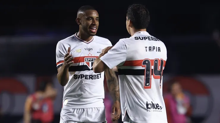Jogadores do São Paulo comemoram gol marcado contra o Fluminense. Foto: Marcello Zambrana/AGIF.