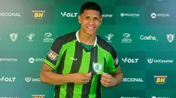 Cauan Barrosm, volante do América-MG, sendo apresentado (Foto: Foto: Mourão Panda / América-MG)
