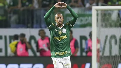Mayke, lateral-direito do Palmeiras em uma partida do campeonato braileiro (Foto: Ricardo Moreira/Getty Images)
