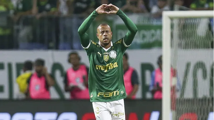 Mayke, lateral-direito do Palmeiras em uma partida do campeonato braileiro (Foto: Ricardo Moreira/Getty Images)