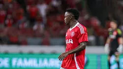 Carbonero jogador do Internacional durante partida contra o Caxias no estadio Beira-Rio pelo campeonato Gaucho 2025. Foto: Maxi Franzoi/AGIF