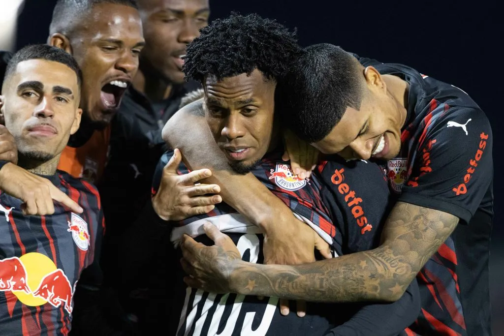 Andres Hurtado jogador do Bragantino comemora seu gol durante partida contra o Sao Paulo – Foto: Joisel Amaral/AGIF