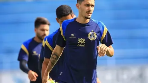 Enzo Bizzotto, volante da Aparecidense (Foto: Wildes Barbosa/O Popular)