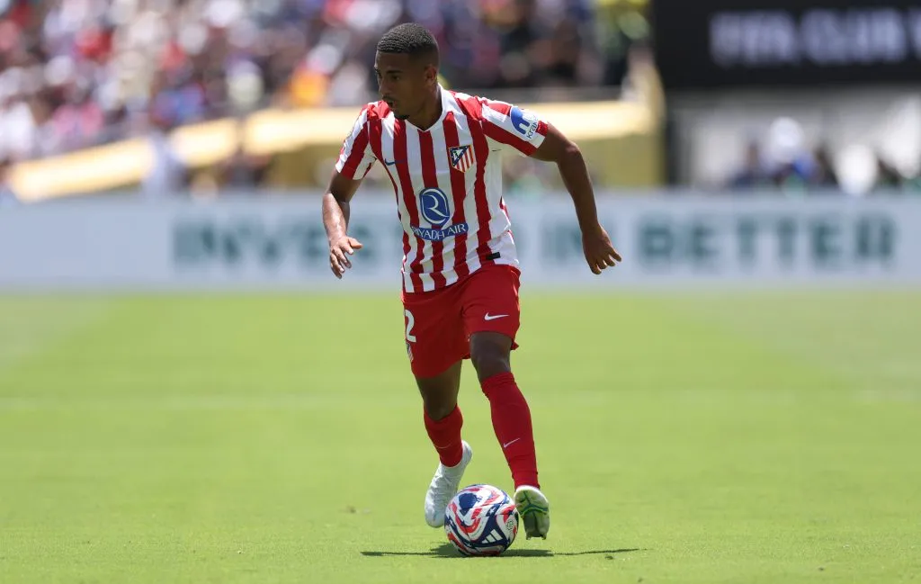 Samuel Lino volta ao Brasil após negociação milionária entre Flamengo e Atlético de Madrid. Foto: Stu Forster/Getty Images.
