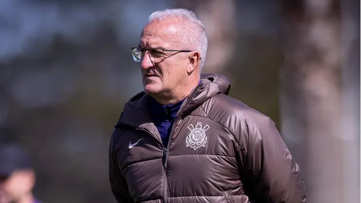 Dorival Júnior em treino no CT Joaquim Grava