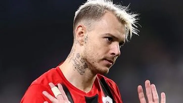 Róger Guedes durante partida entre Al Ain e Al-Rayyan, pela AFC Champions League, em 2025. Foto: Francois Nel