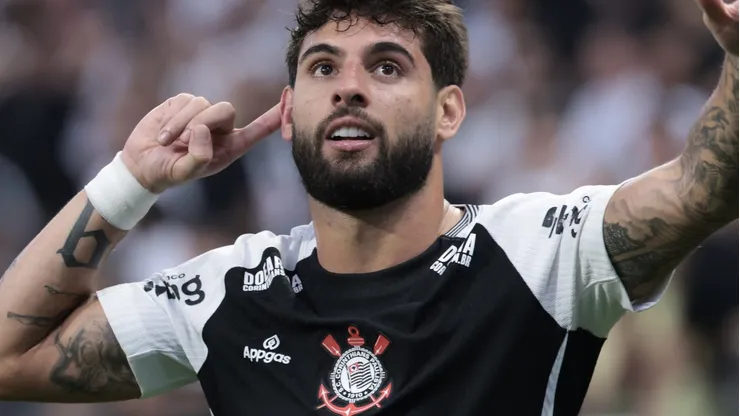 Yuri Alberto comemorando gol durante partida entre Corinthians e Santos, na Neo Química Arena, pelo Brasileirão.