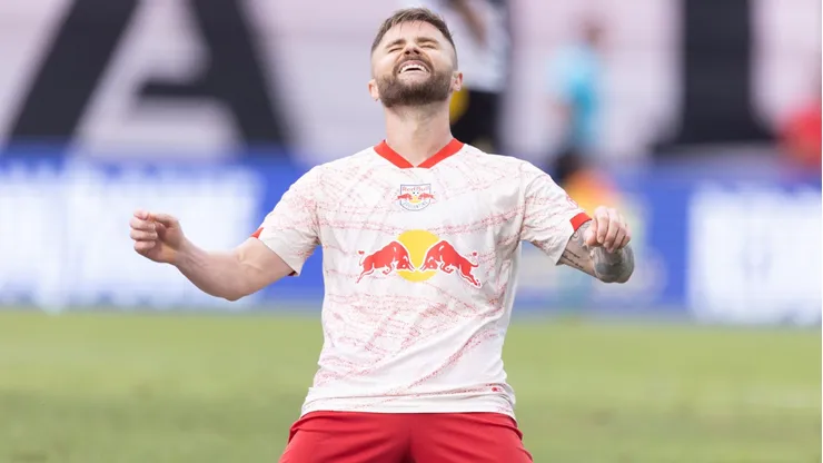 Red Bull Bragantino de Eduardo Sasha enfrenta o Botafogo no Rio de Janeiro