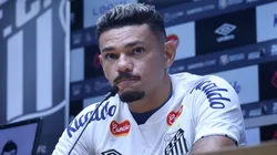 Santos quer negociar Tiquinho Soares na atual janela de transferência