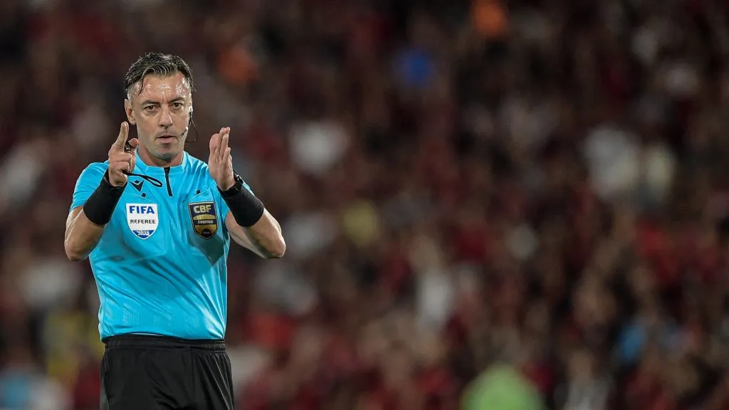 Raphael Claus irá apitar Flamengo x Atlético-MG – Foto: Reproduão/AGIF