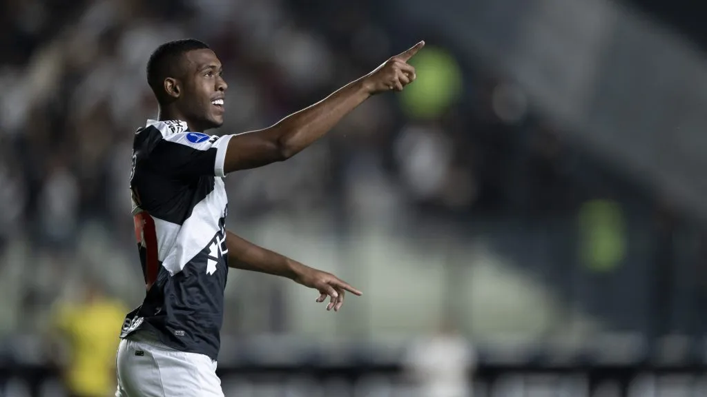 Rayan comemora gol no Vasco. Foto: Jorge Rodrigues/AGIF