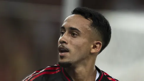 Matheus Gonçalves durante partida do Carioca 2025.