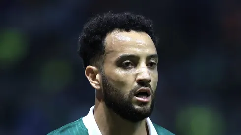 Felipe Anderson com a camisa do Palestra dutante jogo do Campeonato Brasileiro.