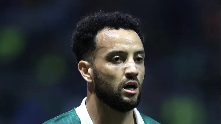 Felipe Anderson com a camisa do Palestra dutante jogo do Campeonato Brasileiro.