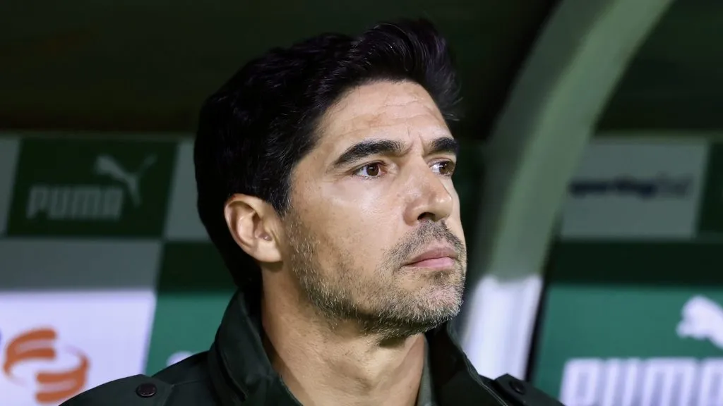 Foto: Marcello Zambrana/AGIF – Abel tem desfalques na defesa e no ataque para o jogo de amanhã.