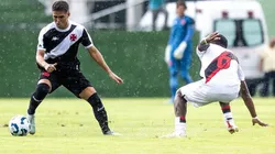 Paulinho em ação pela base do Vasco da Gama