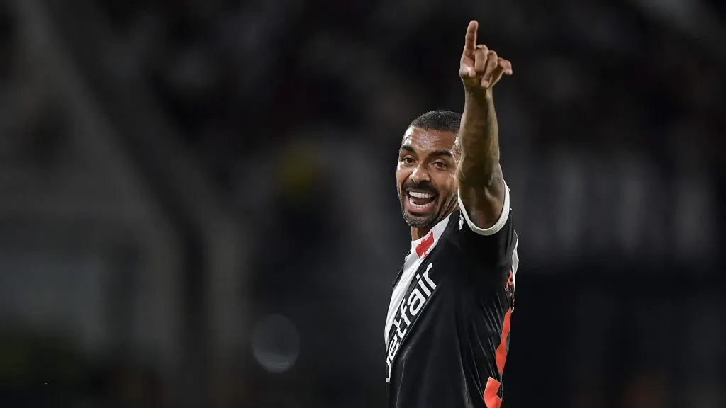 Paulo Henrique, jogador do Gigante da Colina. Foto: Thiago Ribeiro/AGIF.