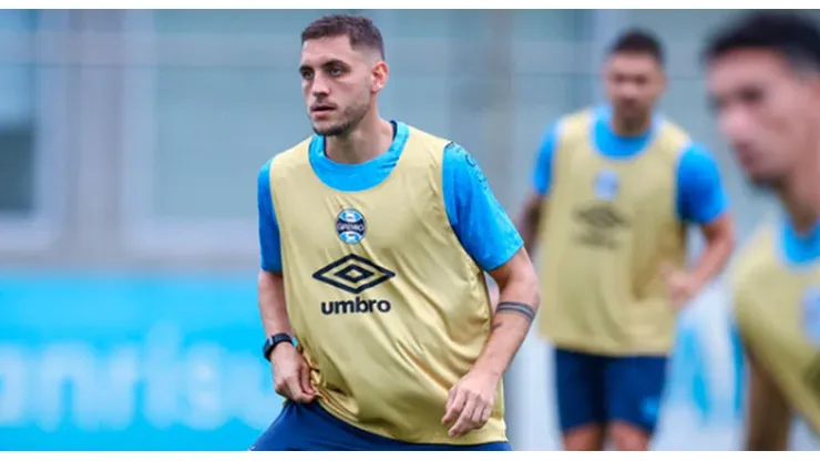 Camilo foi testado na lateral direita na vaga de João Pedro contra Fortaleza - FOTO: LUCAS UEBEL/GREMIO FBPA