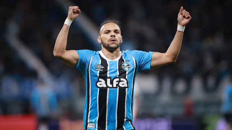 Braithwaite comemora gol diante do Fortaleza