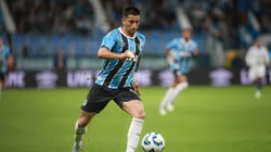 Cristian Olivera jogador do Grêmio durante partida contra o Fortaleza no estadio Arena do Gremio pelo campeonato Brasileiro A 2025. Foto: Maxi Franzoi/AGIF
