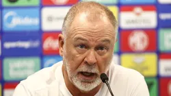 Mano Menezes detalhou situação de Villasanti - (Foto: Pedro H. Tesch/Getty Images)