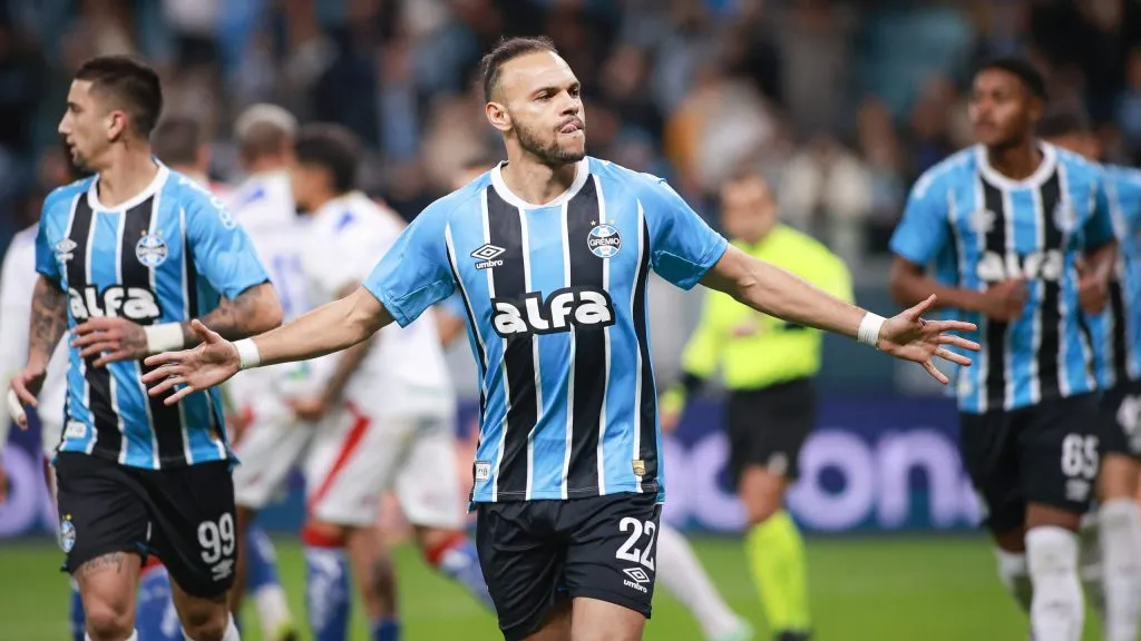 Braithwaite comemorando gol. Foto: Maxi Franzoi/AGIF