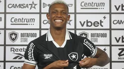 Danilo em sua apresentação no Botafogo